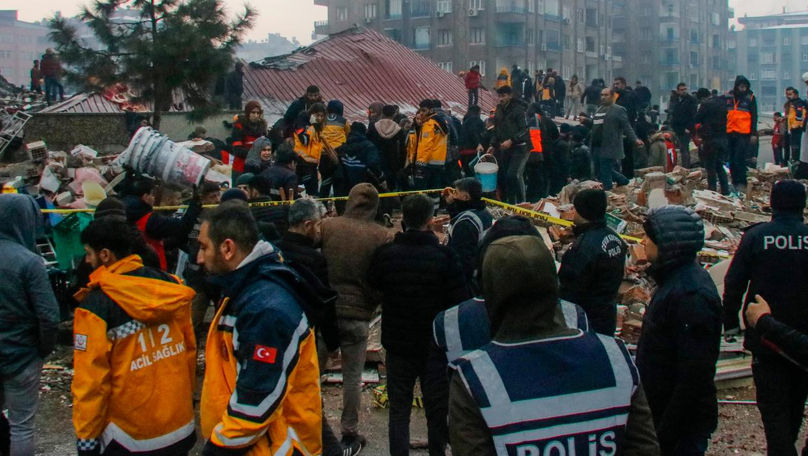 В результате мощного землетрясения в Турции и Сирии погибли более 600 человек. 