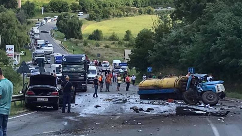 Camion plin cu lapte, rupt în bucăți la Hâncești: 1 mort și 3 răniți