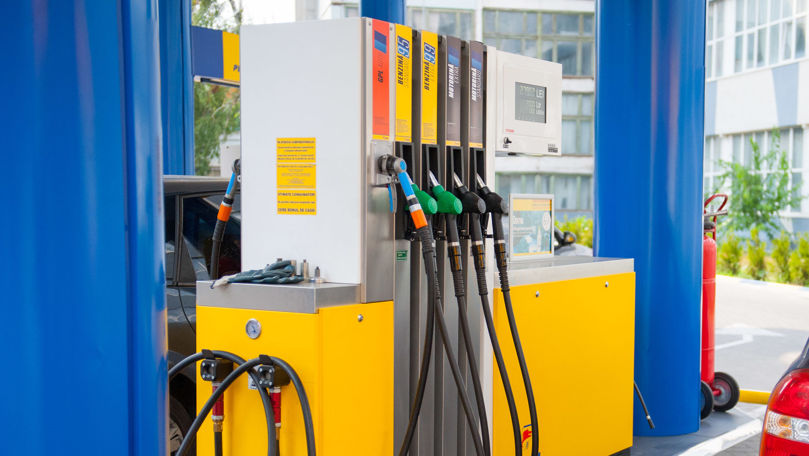 Ieftinirea carburanților continuă: Noile prețuri afișate de ANRE