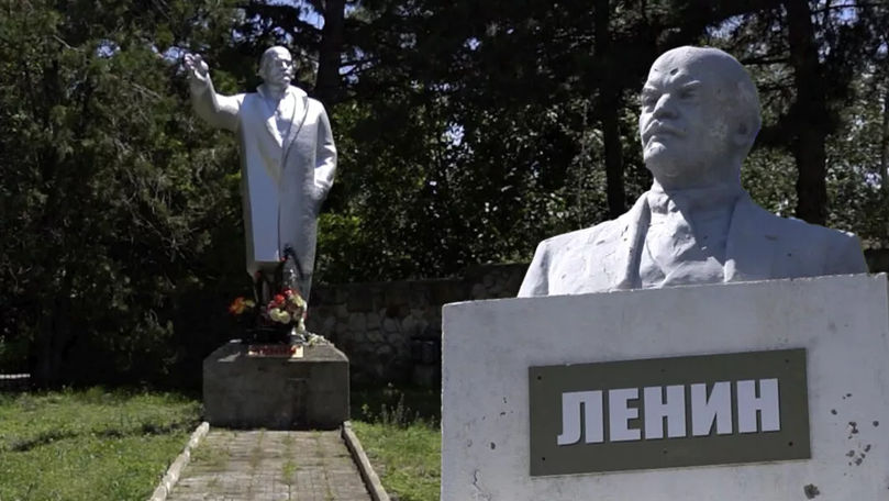 Monumentele sovietice din Bălți: Unii le vor, alții le-ar dărâma