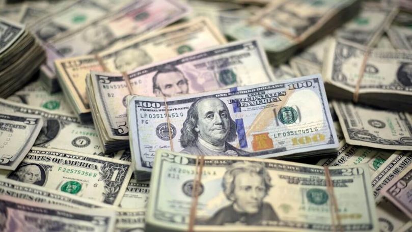 В ближайшие дни доллар США превысит порог в 18 леев.