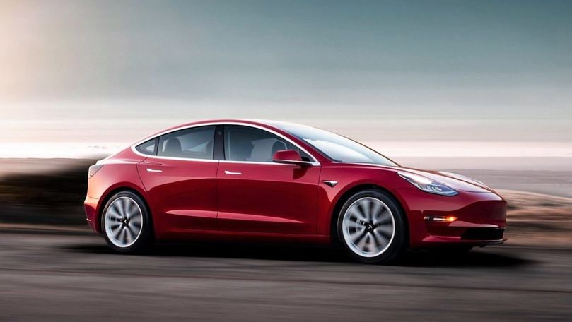 Tesla are soluția perfectă pentru șoferii leneși care nu semnalizează
