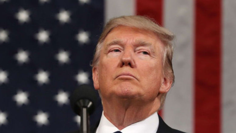 Trump avertizează Iranul după un atac asupra unui portavion american