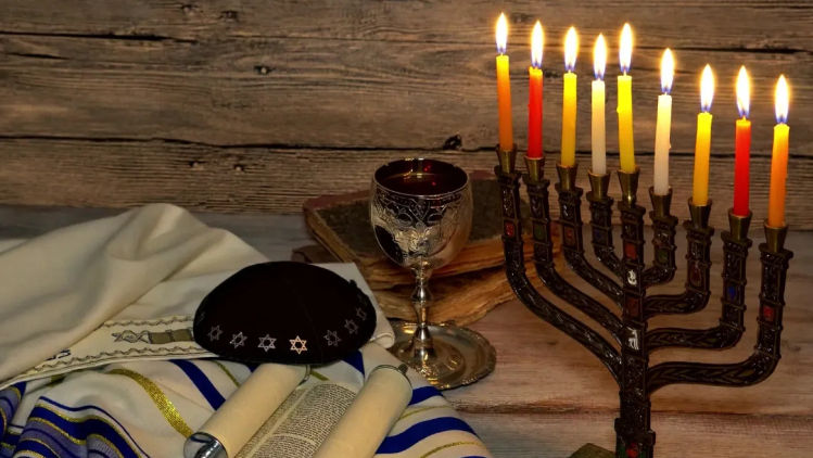 Comunitatea evreiască a aprins menora și a început sărbătoarea Hanukkah