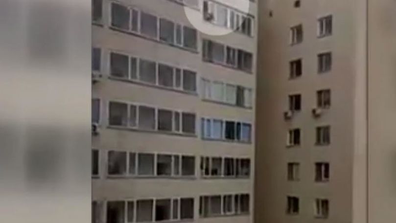 Cum a fost salvat un copil care a căzut de la etajul 10 al unui bloc