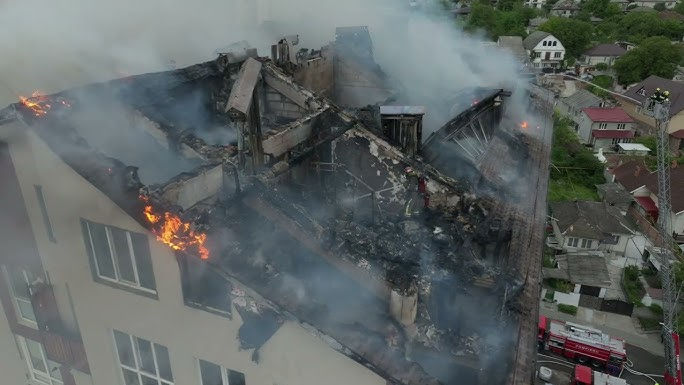 Incendiul din Durlești: 16 persoane, intoxicate. Trei au ajuns la spital