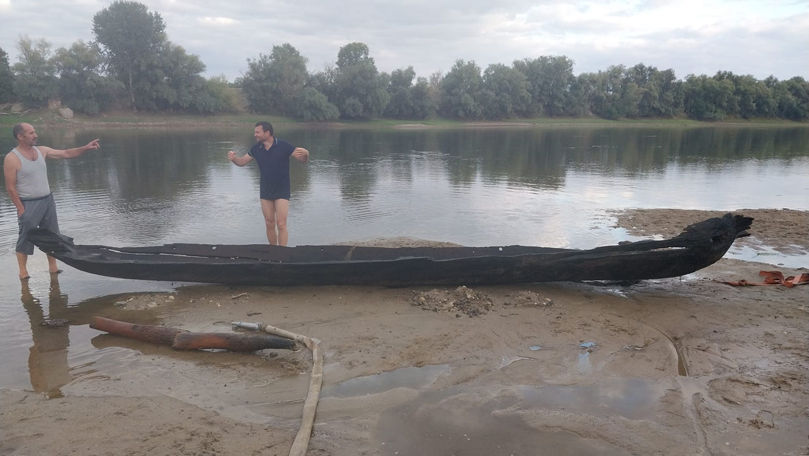 Detalii noi despre barca de lemn descoperită în Nistru. Cine a găsit-o