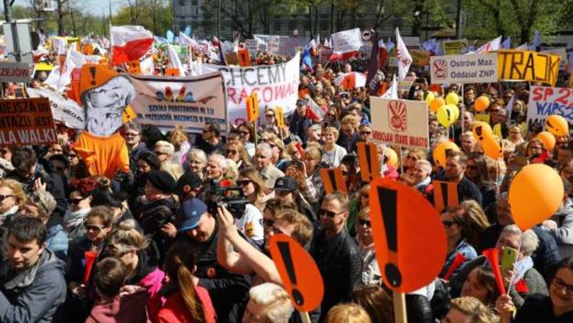 Grevă şi protest de stradă în Polonia: Profesorii cer salarii mai mari