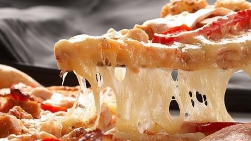 Nou record mondial: Vrea să facă o pizza cu 1.000 de soiuri de brânză
