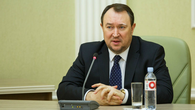 Tănase îi dă peste nas lui Grosu: Un influencer e mai util în Parlament