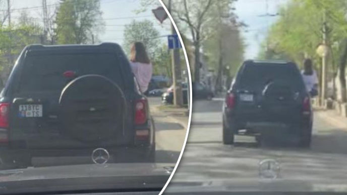 O tânără a ieșit pe geamul unei mașini cu numere diplomatice și filma
