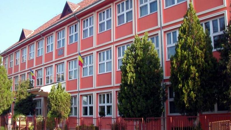 România: Elev lovit cu pumnii și picioarele de un alt elev la școală