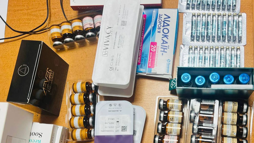 Produse cosmetice și injectabile ascunse, depistate la vama Otaci