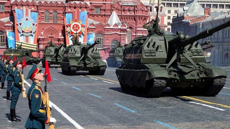 Paradă militară la Moscova, în timp ce Ucraina este bombardată