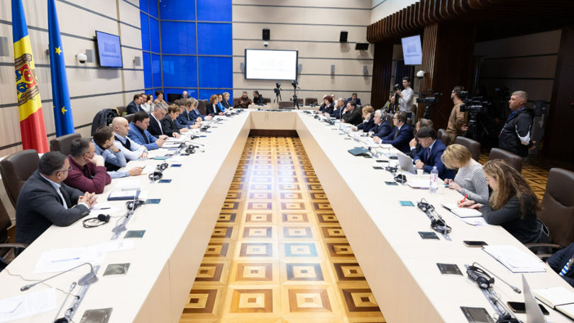 Discuții aprinse pe Legea antifumat la Parlament. Deputat: E o prostie