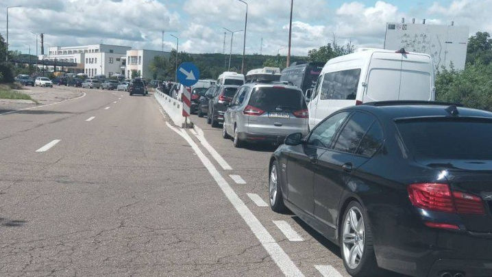 În atenția călătorilor: Trafic intens la Leușeni, pe sensul de ieșire