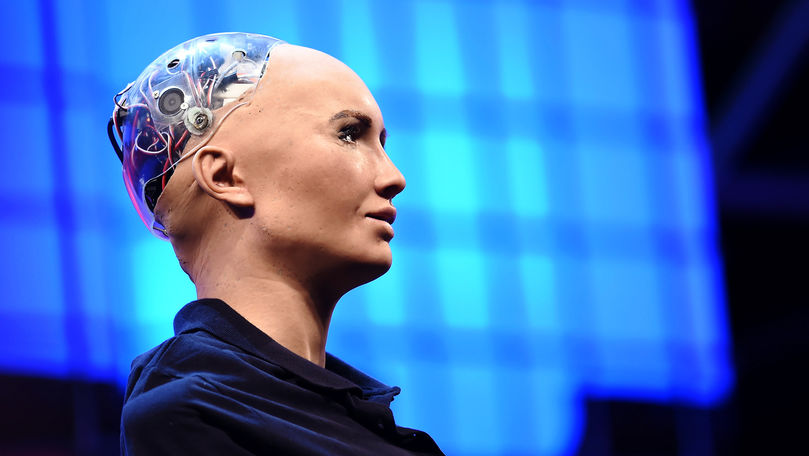 Summit la Lisabona: Robotul Sophia ar putea primi cetăţenie UE