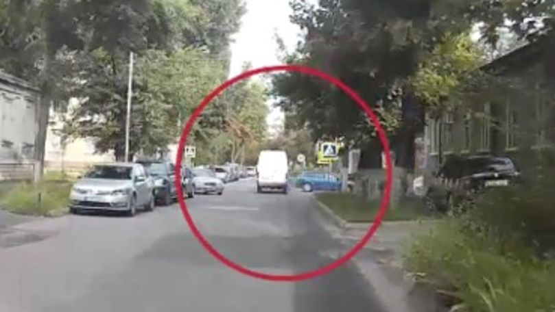 Accident filmat cu camera de bord într-o intersecție din Chișinău