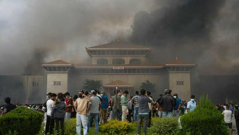 Violențele din Nepal: Clădirea Parlamentului, incendiată de protestatari