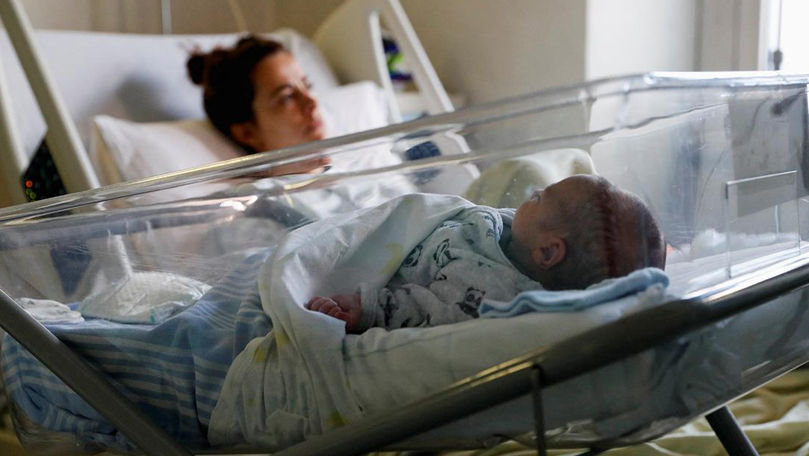 Rata natalității în Italia a scăzut în 2024 până la un minim record.