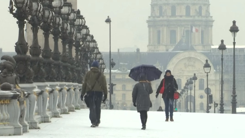 Un strat subțire de zăpadă a provocat haos în Paris