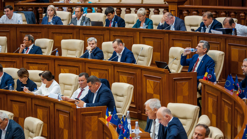 Депутаты соберутся завтра на заседание.