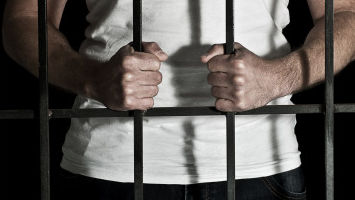 Detenția pe viață: Fără comutarea pedepsei și liberare concomitentă