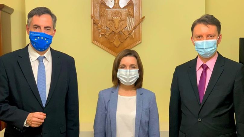 Санду в Брюсселе обсудила возможность поставок вакцины в кратчайшие сроки.