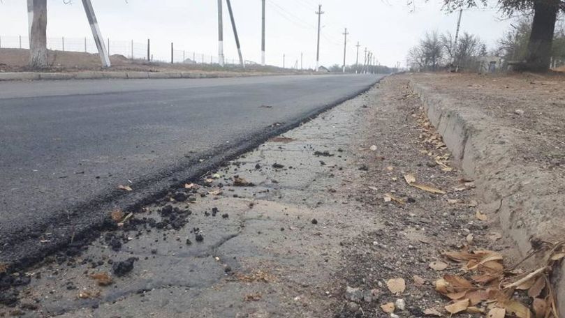 Locuitorii din Bulboaca, nemulţumiţi de calitatea a două drumuri din sat