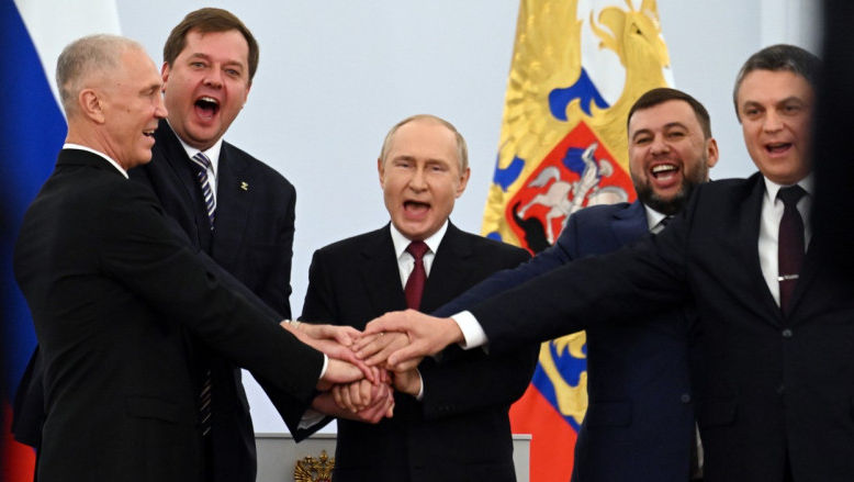 Moment penibil cu Putin și alți lideri la finalul ceremoniei de anexare