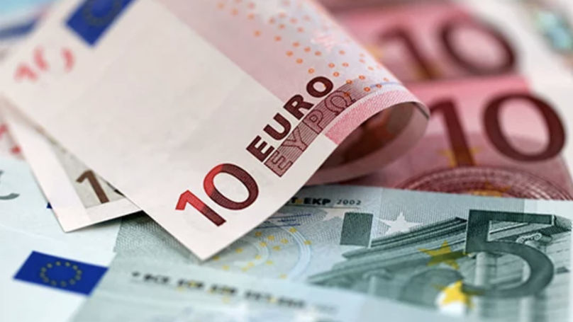 Curs valutar 9 mai 2025: Cât valorează un euro și un dolar