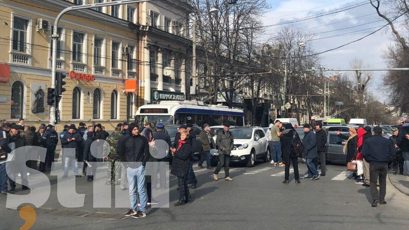 Protestul veteranilor: Centrul Chișinăului, blocat. Primele imagini