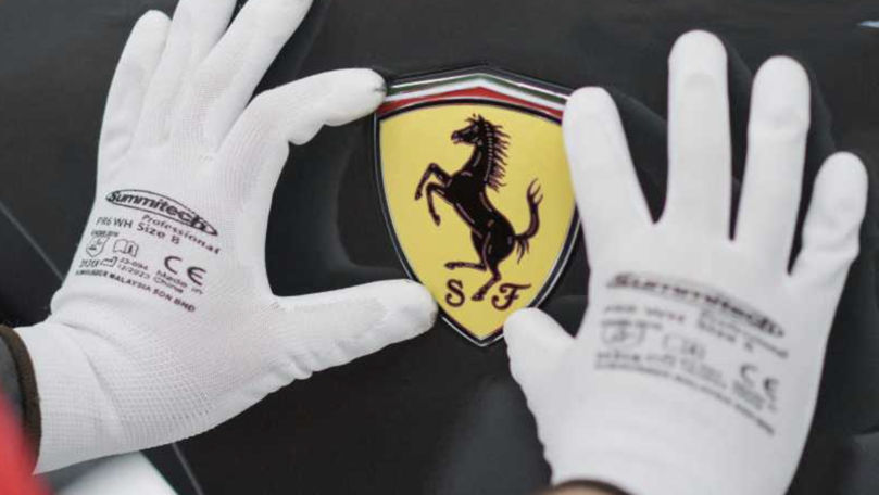 Ferrari lansează primul său model electric. Când va putea fi cumpărat