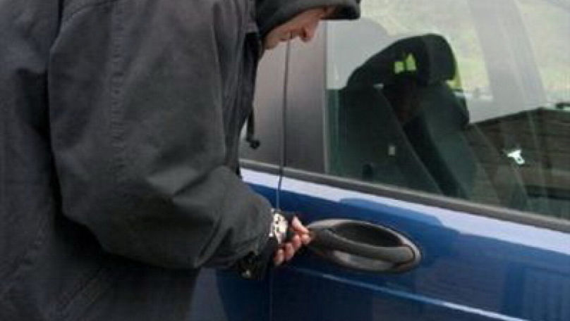 Un tânăr și două minore, cercetați penal: Au răpit mai multe autoturisme