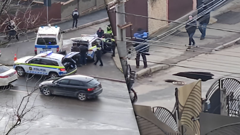 Gaură în carosabil pe o stradă din Capitală. Localnicii, îngrijorați