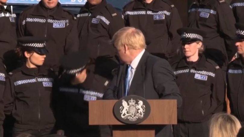 Unei polițiste i s-a făcut rău în timp ce Boris Johnson vorbea