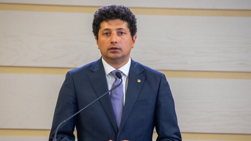Marian, luat la rost de moldovenii din Franța: Așa e normal în educație