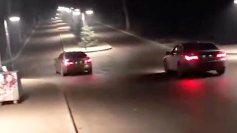 В столице два водителя устроили гонки на пешеходной аллее.