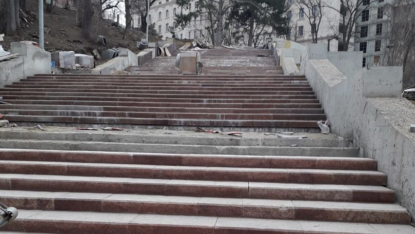 Reconstrucția scărilor de granit din Parcul Valea Morilor, reluată