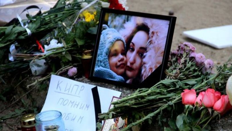 Soţul riscă să nu aibă acces la mormintele soţiei şi fiului din Chişinău