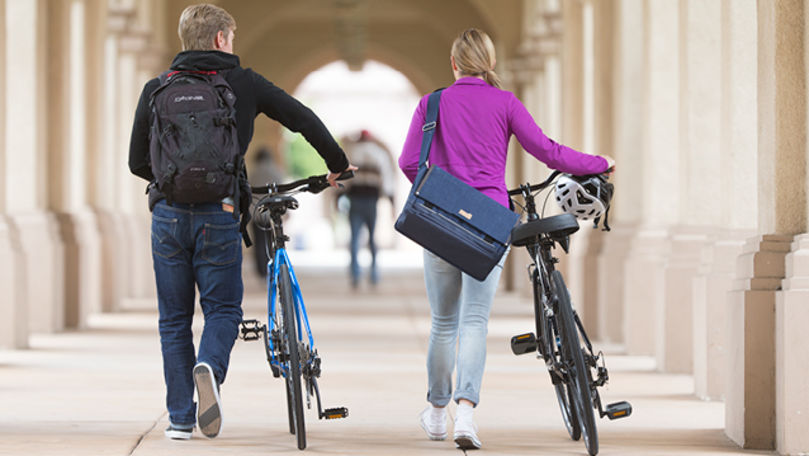 Școala ECO promovează bicicleta: Patru parcări, amenajate la un liceu