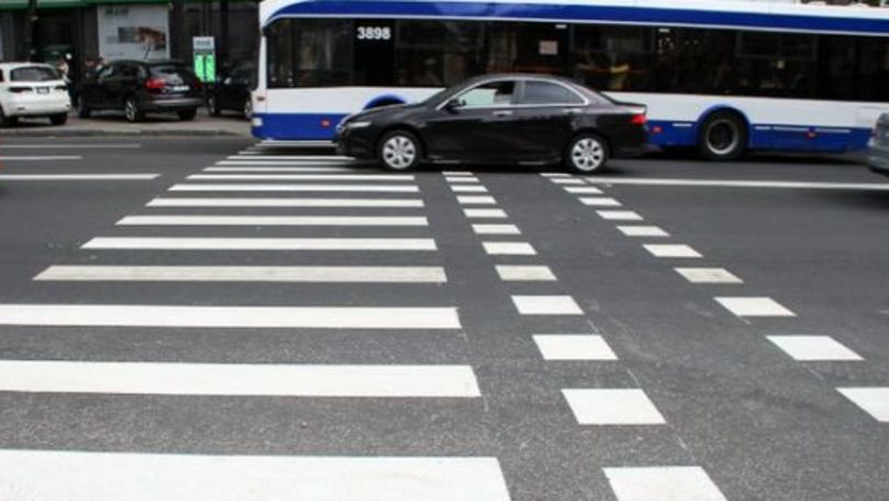 În Capitală au început lucrările de aplicare a marcajului rutier