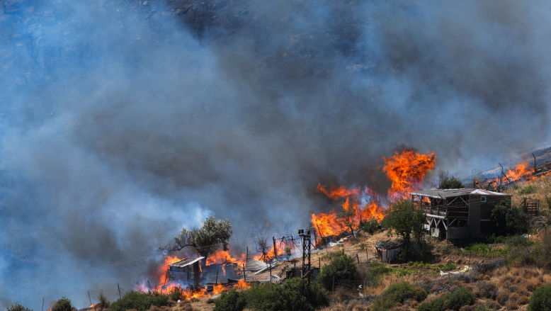 Incendii în Turcia: Oamenii din mai multe localități, evacuați