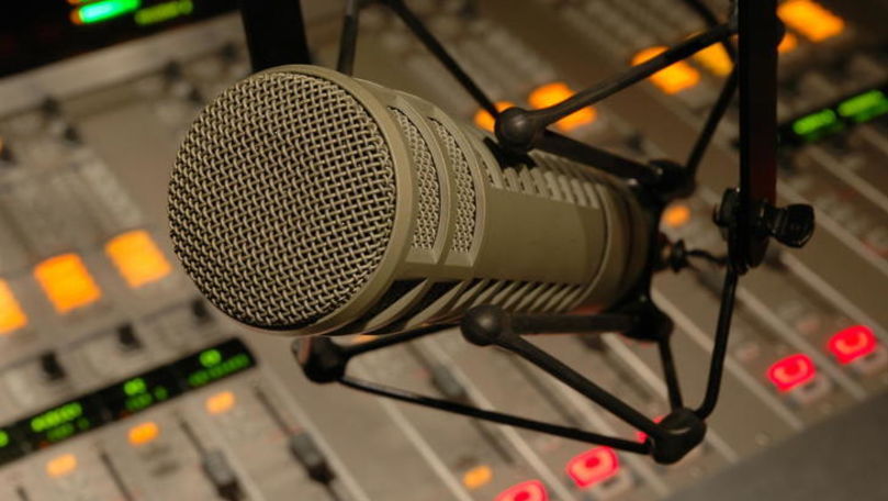 Un moldovean a deschis un post de radio în Marea Britanie