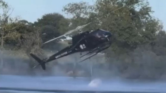 Franța: Momentul în care un elicopter se prăbușește într-un lac