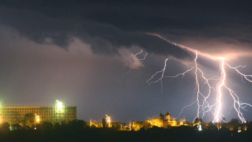Meteo 6 mai: Ploi cu descărcări electrice și temperaturi de până la 22°C