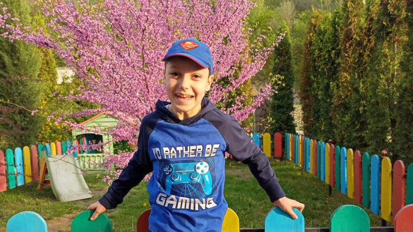 O mamă are nevoie de ajutor: Fiul, diagnosticat cu paralizie cerebrală