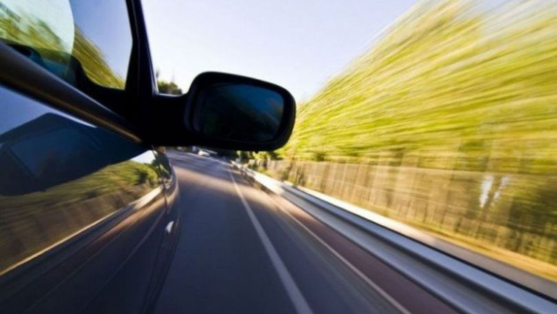 Se deplasa cu viteza de 158 km/h: Un tânăr riscă să rămână fără permis