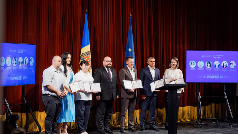 Zeci de funcționari publici, distinși cu Diploma de Onoare a Guvernului