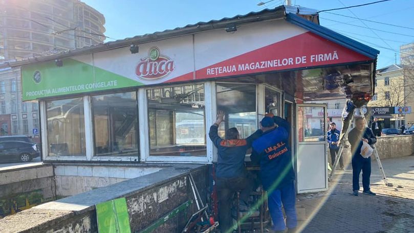Pavilion comercial amplasat deasupra unei treceri subterane, demontat